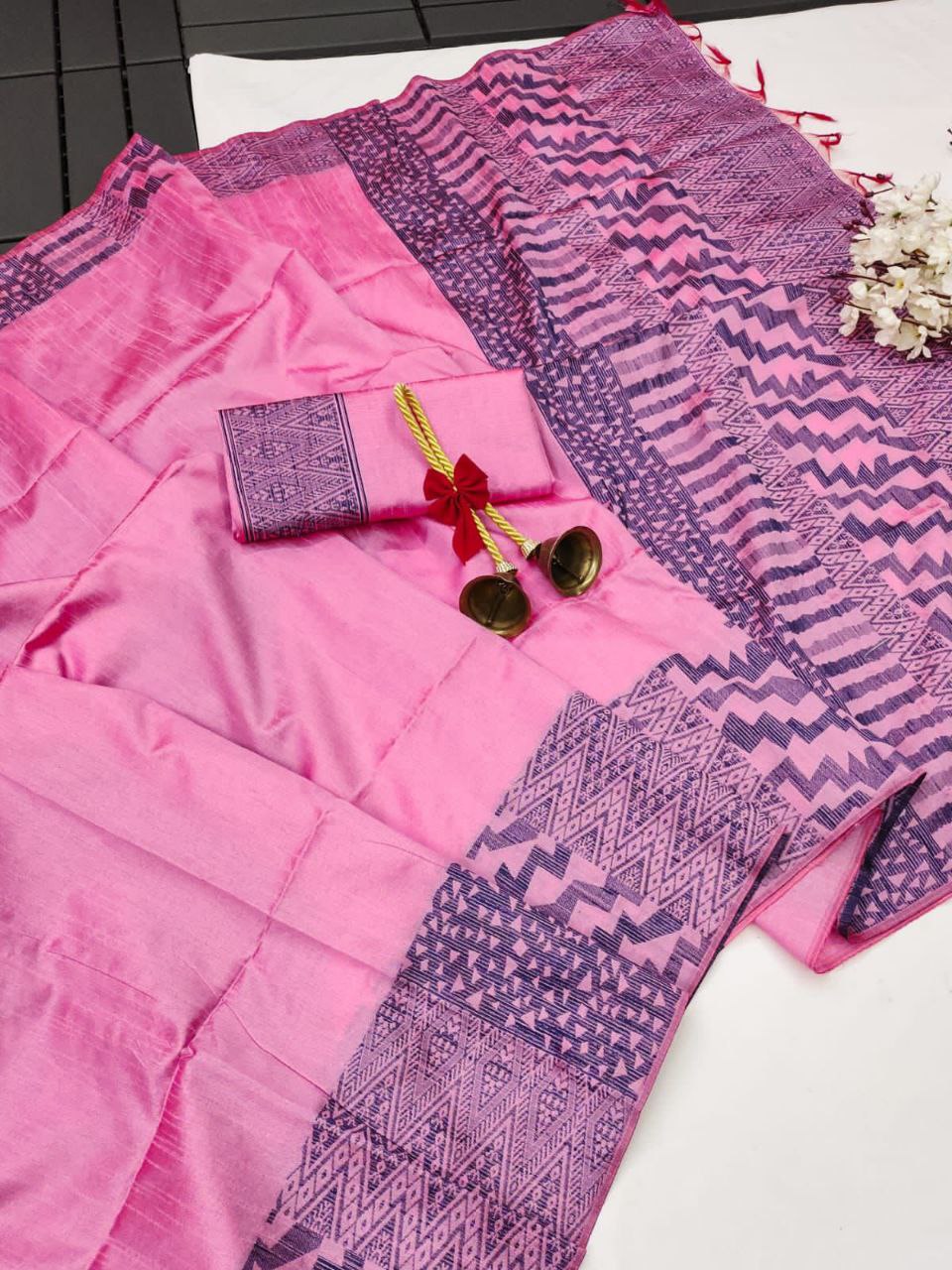 TRADITIONAL WEAVING SAREE