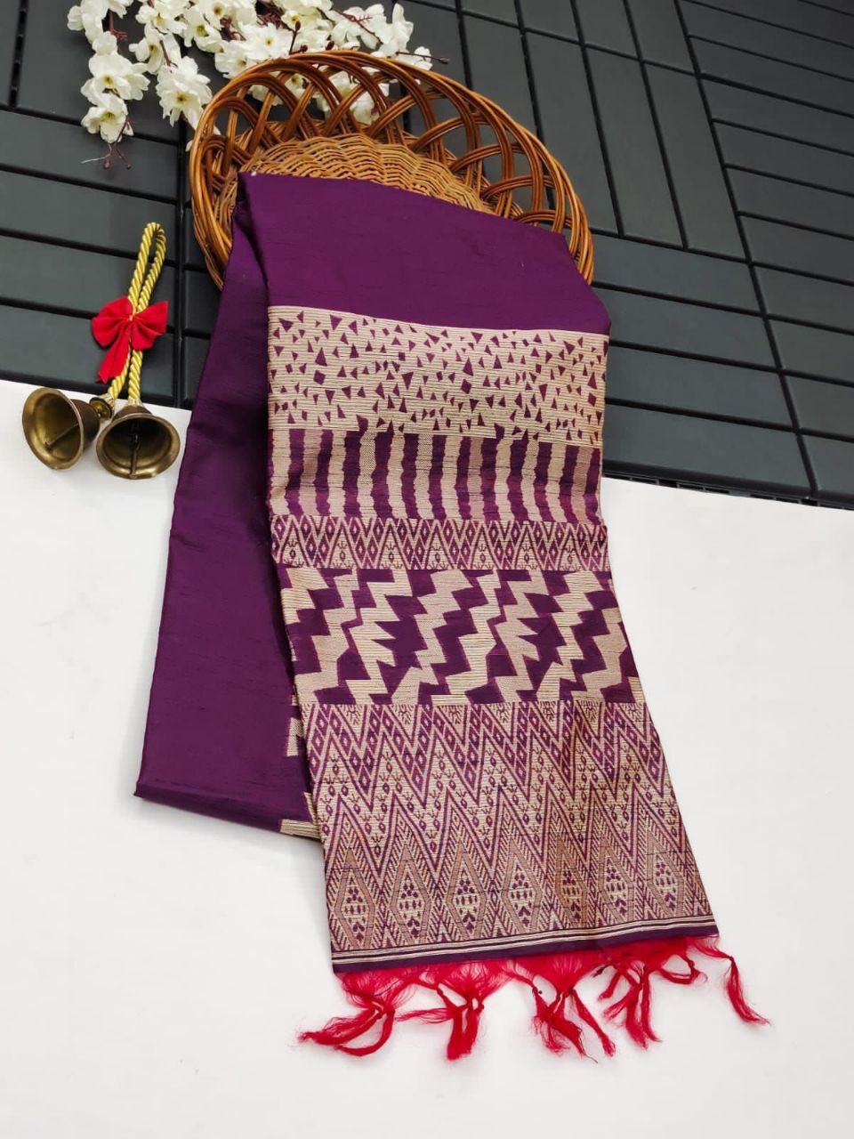 TRADITIONAL WEAVING SAREE