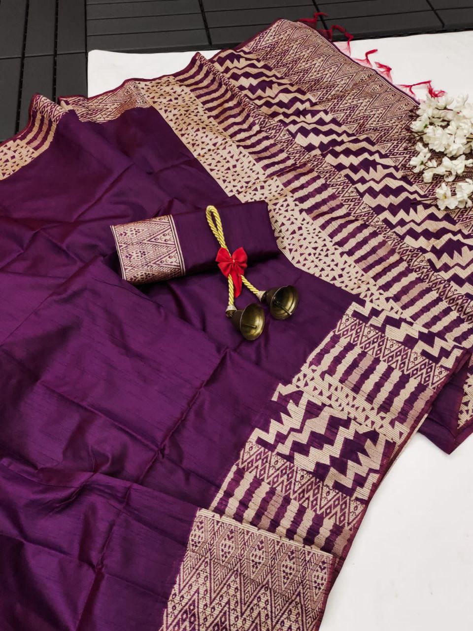 TRADITIONAL WEAVING SAREE