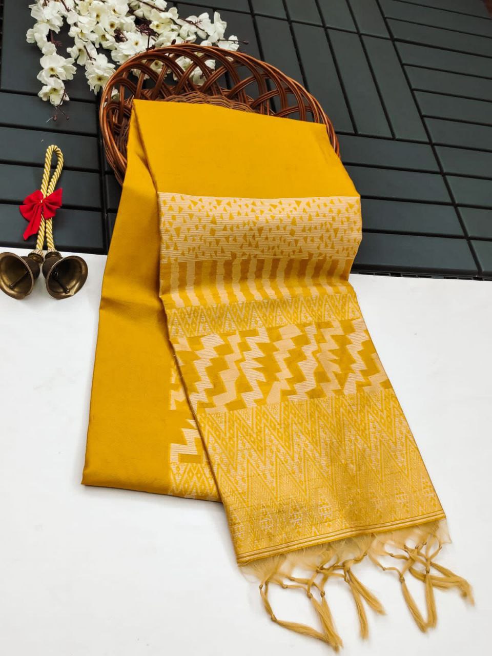 TRADITIONAL WEAVING SAREE