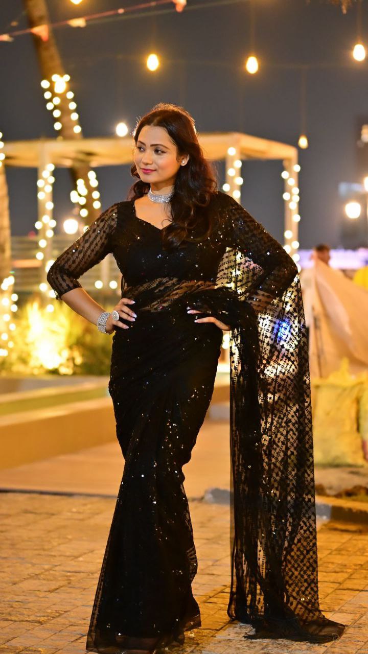 Black saree swag all the way...