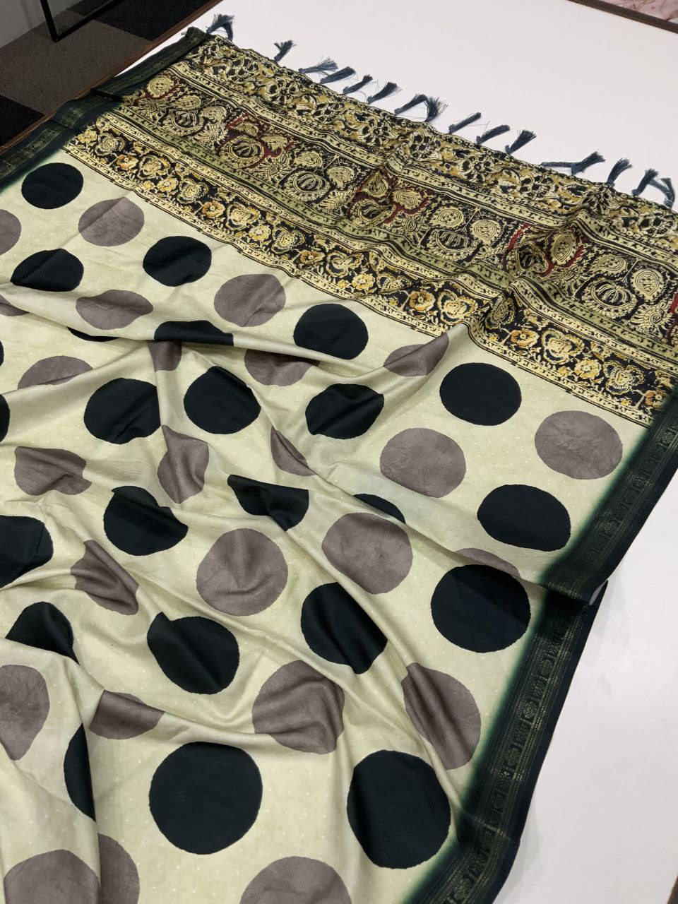 Soft Silk Polka Dot Print Saree
